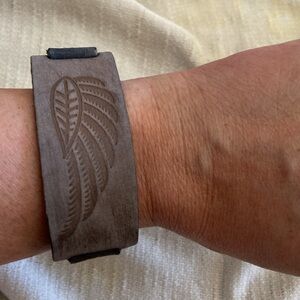 New paparazzi “leather” bracelet